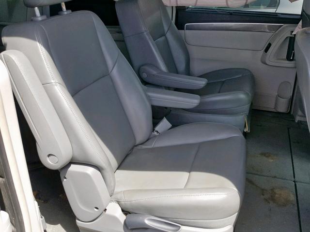 2V4RW3D11AR333458 - 2010 VOLKSWAGEN ROUTAN SE GRAY photo 6