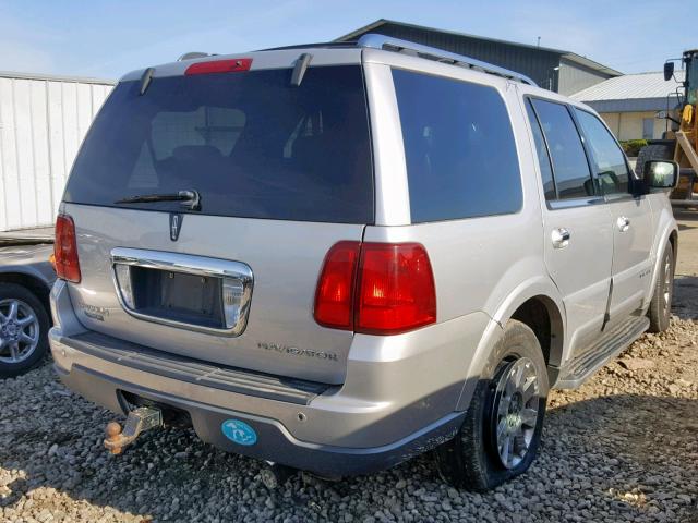 5LMFU28R34LJ16352 - 2004 LINCOLN NAVIGATOR 银色 照片 4