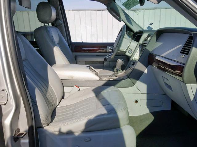 5LMFU28R34LJ16352 - 2004 LINCOLN NAVIGATOR 银色 照片 5