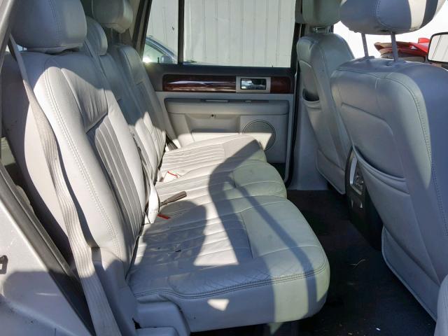 5LMFU28R34LJ16352 - 2004 LINCOLN NAVIGATOR 银色 照片 6
