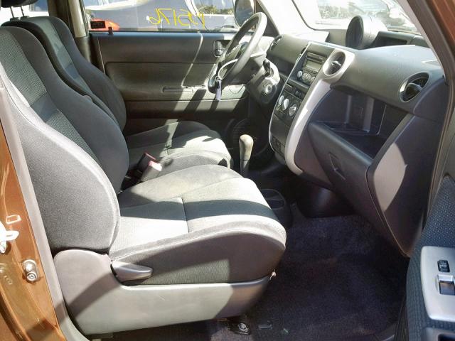 JTLKT324X64120024 - 2006 TOYOTA SCION XB 棕色 照片 5