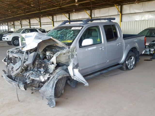 1N6AD07W16C460033 - 2006 NISSAN FRONTIER C SILVER photo 2