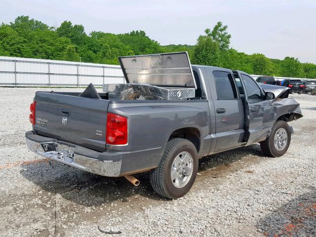 1D7HE48N05S337779 - 2005 DODGE DAKOTA QUA GRAY photo 4