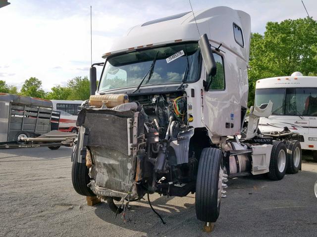 4V4NC9GH97N445402 - 2007 VOLVO VN VNL WHITE photo 2