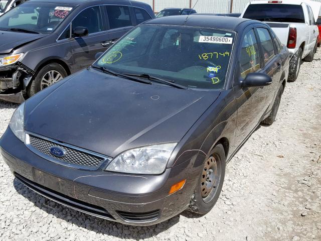 1FAFP34N45W187749 - 2005 FORD FOCUS ZX4  photo 2