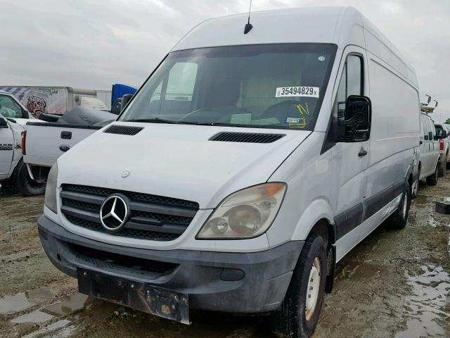 WD3PE8CB0B5608869 - 2011 MERCEDES-BENZ SPRINTER 2 WHITE photo 2