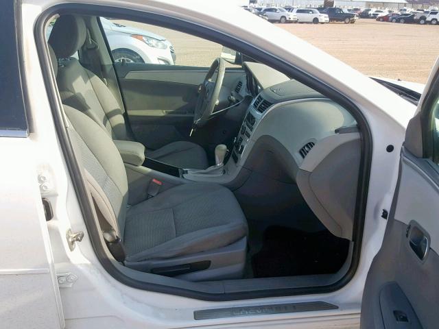 1G1ZC5EU0CF279564 - 2012 CHEVROLET MALIBU 1LT WHITE photo 5