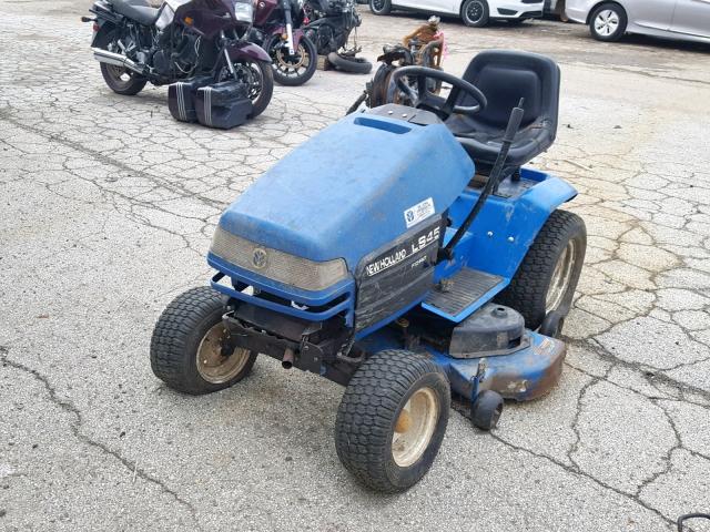 T6D0723 - 2009 NEWH TRACTOR BLUE photo 2