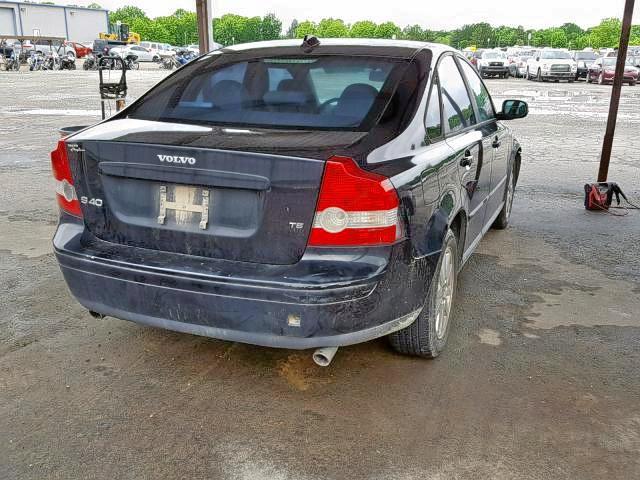 YV1MS682472304462 - 2007 VOLVO S40 T5 BLACK photo 4