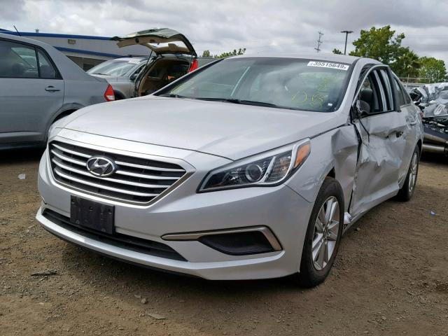 5NPE24AFXHH584500 - 2017 HYUNDAI SONATA SE SILVER photo 2