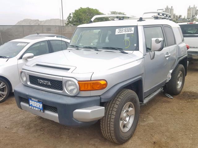 JTEBU11F18K001255 - 2008 TOYOTA FJ CRUISER SILVER photo 2