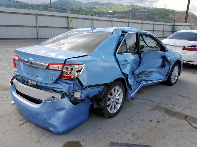 4T1BD1FK1EU105749 - 2014 TOYOTA CAMRY HYBR BLUE photo 4