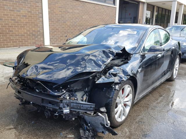 5YJSA1E40GF171723 - 2016 TESLA MODEL S შავი ფოტო 2