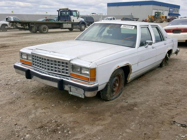 2FABP73F0HX127069 - 1987 FORD CROWN VICT WHITE photo 2