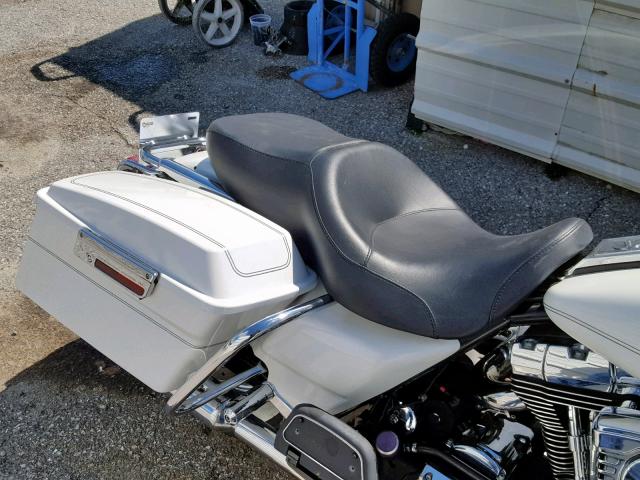 1HD1FRW194Y703660 - 2004 HARLEY-DAVIDSON FLHRCI WHITE photo 6