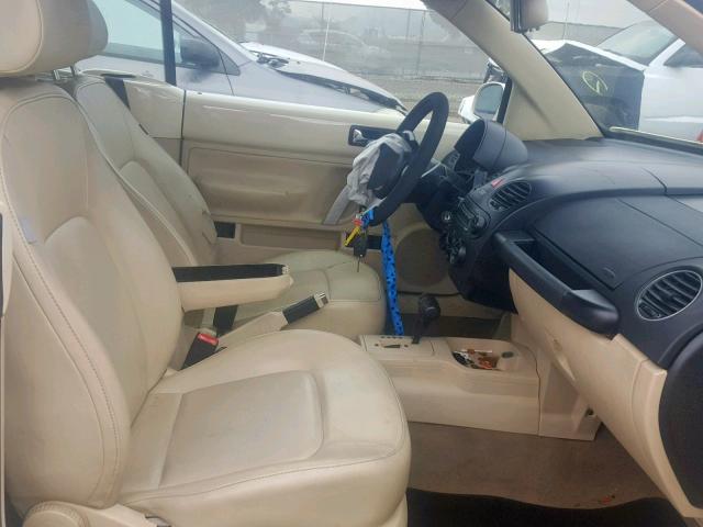 3VWPG31Y68M411957 - 2008 VOLKSWAGEN NEW BEETLE კრემისფერი ფოტო 5