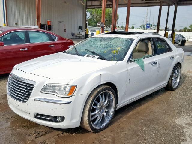 2C3CCACG1CH254064 - 2012 CHRYSLER 300 LIMITE WHITE photo 2