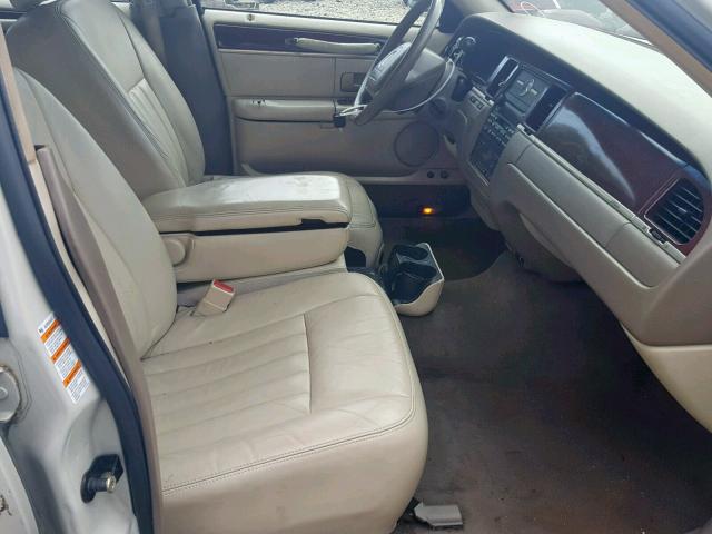 1LNHM81W84Y640078 - 2004 LINCOLN TOWN CAR E BEIGE photo 5