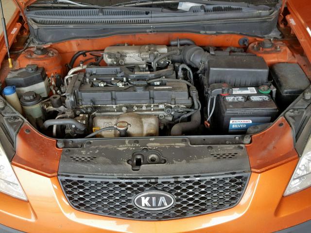 KNADE123586424084 - 2008 KIA RIO BASE ORANGE photo 7