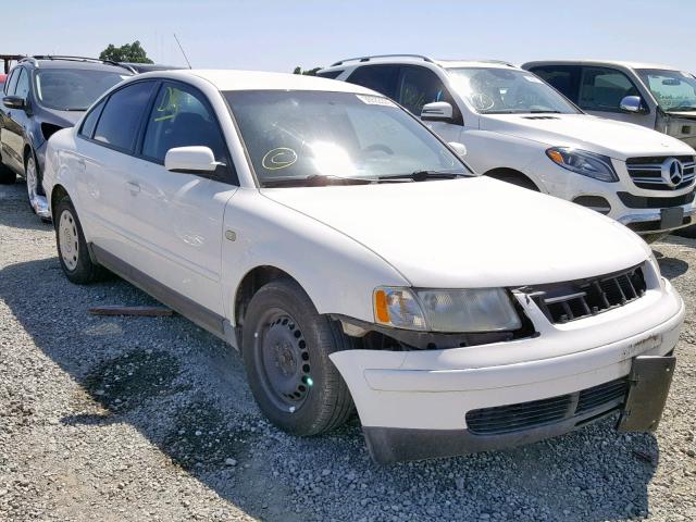 WVWMD23B9YE182908 - 2000 VOLKSWAGEN PASSAT GLS WHITE photo 1