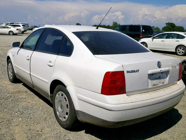 WVWMD23B9YE182908 - 2000 VOLKSWAGEN PASSAT GLS WHITE photo 3