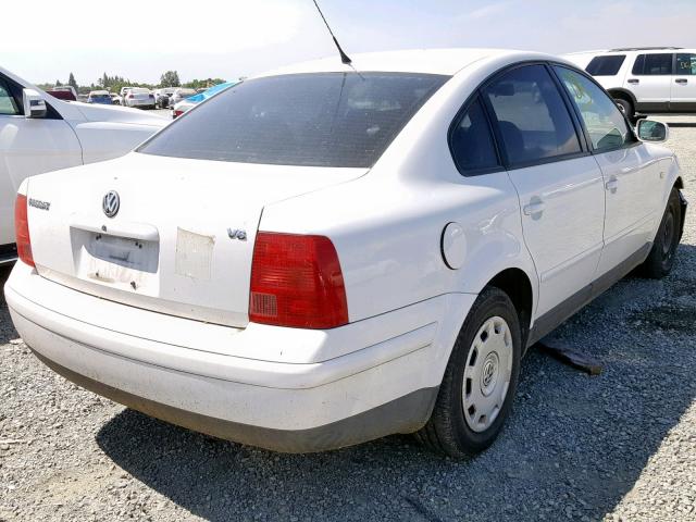 WVWMD23B9YE182908 - 2000 VOLKSWAGEN PASSAT GLS WHITE photo 4