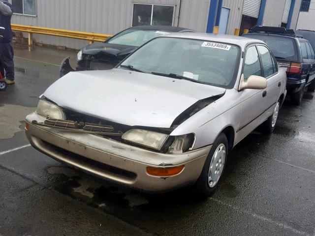 1NXBB02E1TZ477931 - 1996 TOYOTA COROLLA DX GOLD photo 2