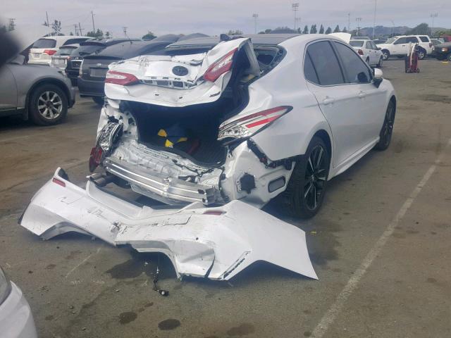 4T1B61HK9JU099331 - 2018 TOYOTA CAMRY XSE WHITE photo 4