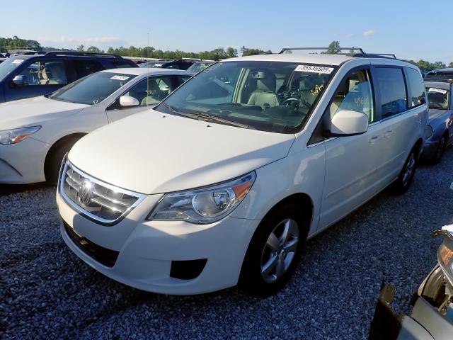 2V4RW3DG4BR766584 - 2011 VOLKSWAGEN ROUTAN SE WHITE photo 2