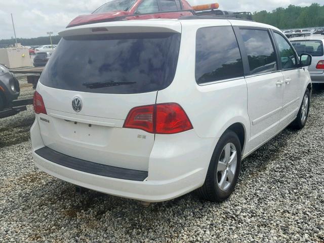 2V4RW3DG4BR766584 - 2011 VOLKSWAGEN ROUTAN SE WHITE photo 4