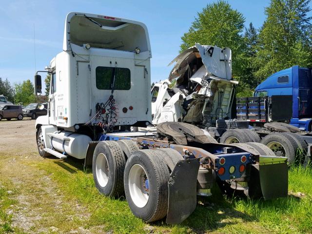 1FUJBBCG02PJ91778 - 2002 FREIGHTLINER CONVENTION WHITE photo 3