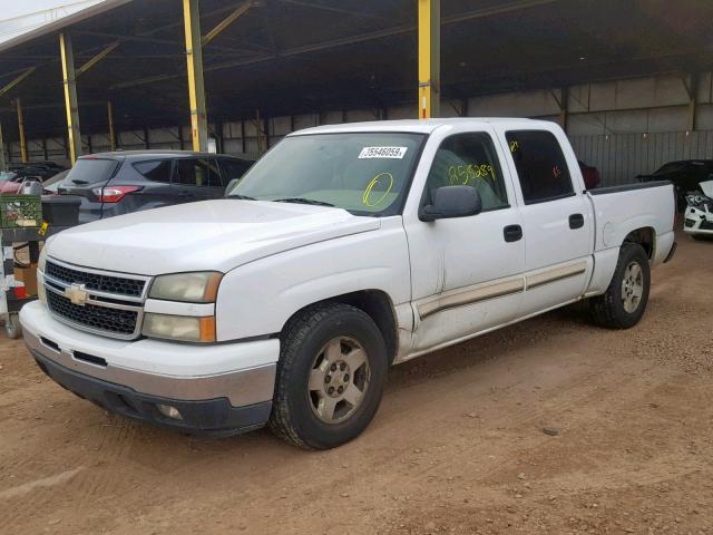 2GCEC13Z861266814 - 2006 CHEVROLET SILVERADO WHITE photo 2