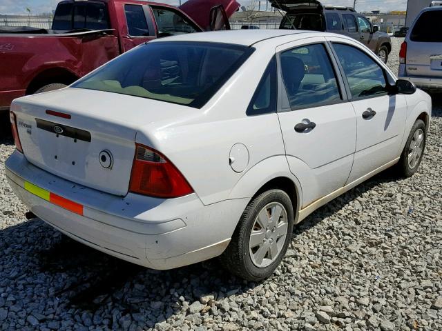 1FAHP34N47W294151 - 2007 FORD FOCUS ZX4 WHITE photo 4