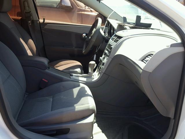 1G1ZC5E07CF113118 - 2012 CHEVROLET MALIBU 1LT WHITE photo 5