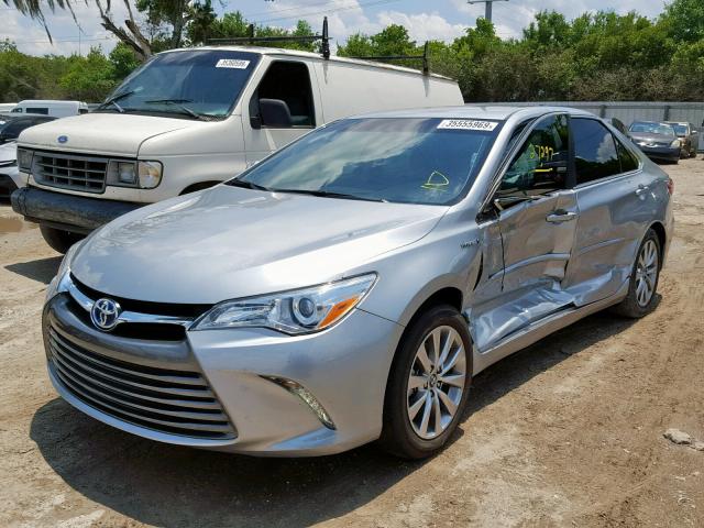 4T1BD1FK6HU214308 - 2017 TOYOTA CAMRY HYBR SILVER photo 2