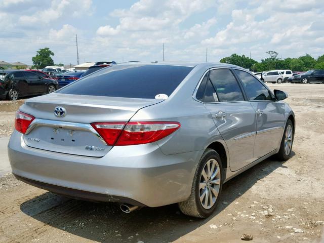 4T1BD1FK6HU214308 - 2017 TOYOTA CAMRY HYBR SILVER photo 4