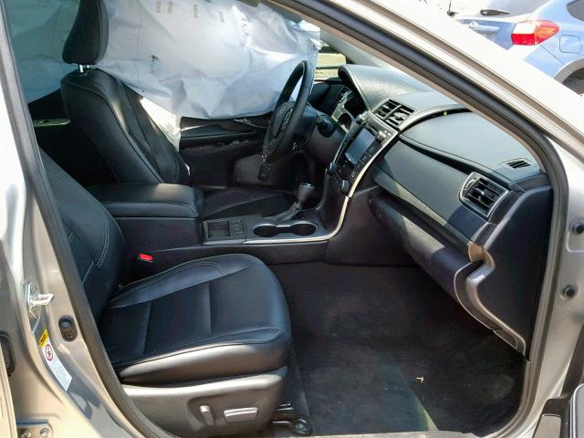 4T1BD1FK6HU214308 - 2017 TOYOTA CAMRY HYBR SILVER photo 5