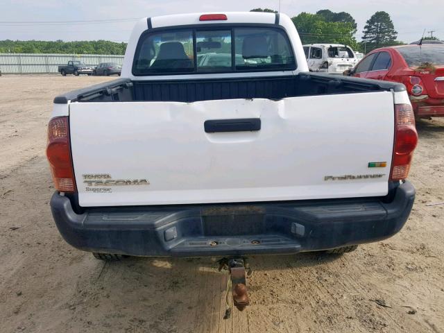 5TENX62N85Z112758 - 2005 TOYOTA TACOMA PRE WHITE photo 6