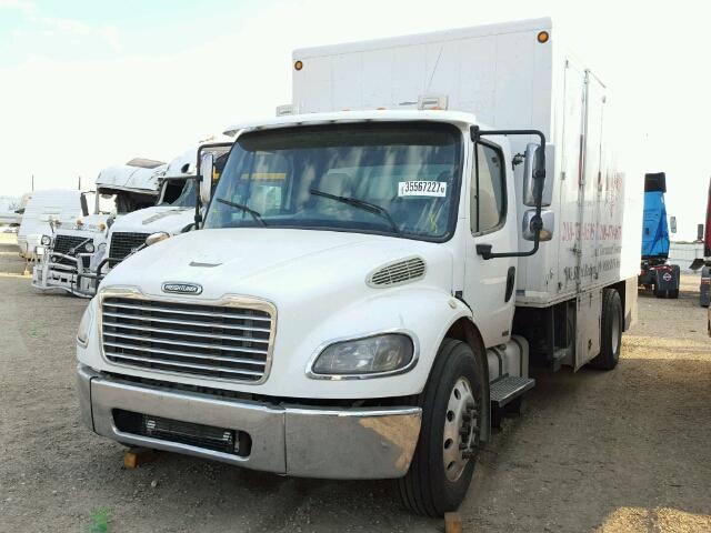 1FVACWCS47HY02322 - 2007 FREIGHTLINER M2 106 MED WHITE photo 2