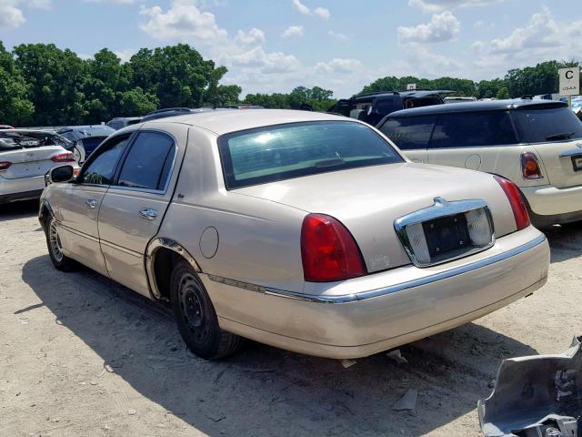 1LNHM83W8XY641409 - 1999 LINCOLN TOWN CAR C TAN photo 3