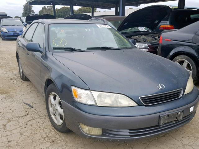 JT8BF22G7V0065673 - 1997 LEXUS ES 300 GREEN photo 1