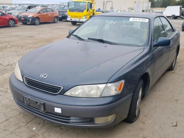 JT8BF22G7V0065673 - 1997 LEXUS ES 300 GREEN photo 2