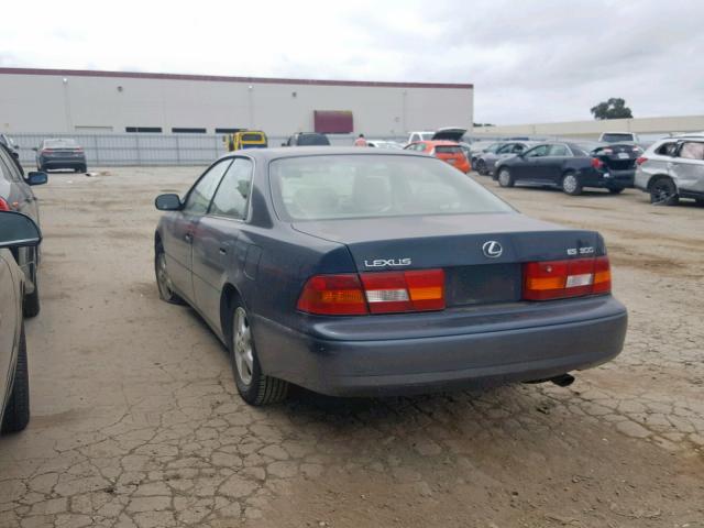 JT8BF22G7V0065673 - 1997 LEXUS ES 300 GREEN photo 3