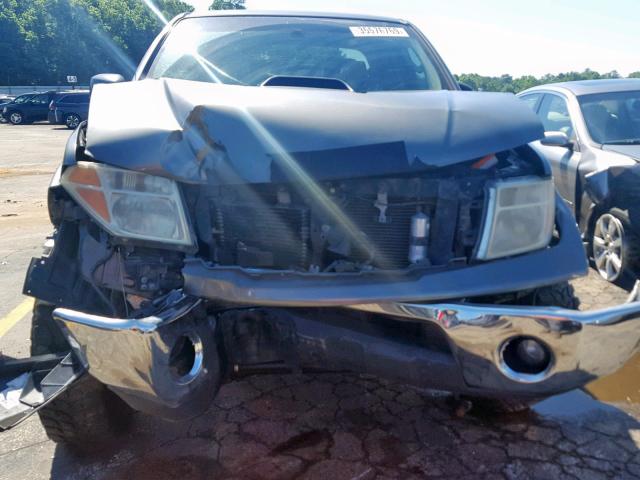 1N6AD07W95C415260 - 2005 NISSAN FRONTIER C GRAY photo 9