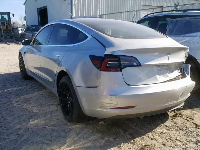 5YJ3E1EB1JF109715 - 2018 TESLA MODEL 3 SILVER photo 3