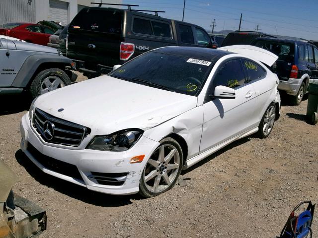 WDDGJ4HB0DG011186 - 2013 MERCEDES-BENZ C 250 WHITE photo 2