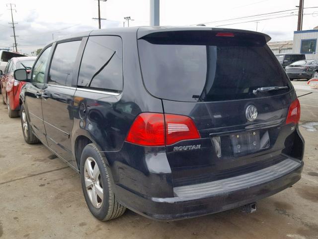 2V4RW3D19AR323163 - 2010 VOLKSWAGEN ROUTAN SE BLACK photo 3