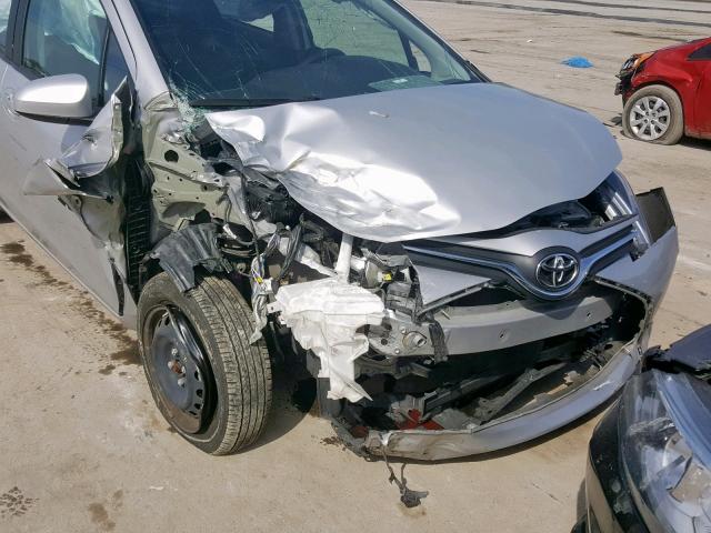 VNKKTUD3XHA084191 - 2017 TOYOTA YARIS L SILVER photo 9