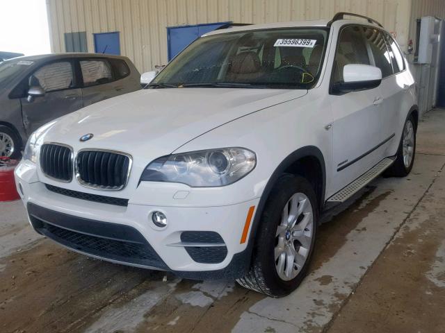 5UXZV4C58CL746916 - 2012 BMW X5 XDRIVE3 WHITE photo 2