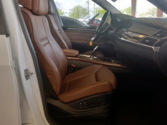5UXZV4C58CL746916 - 2012 BMW X5 XDRIVE3 WHITE photo 5